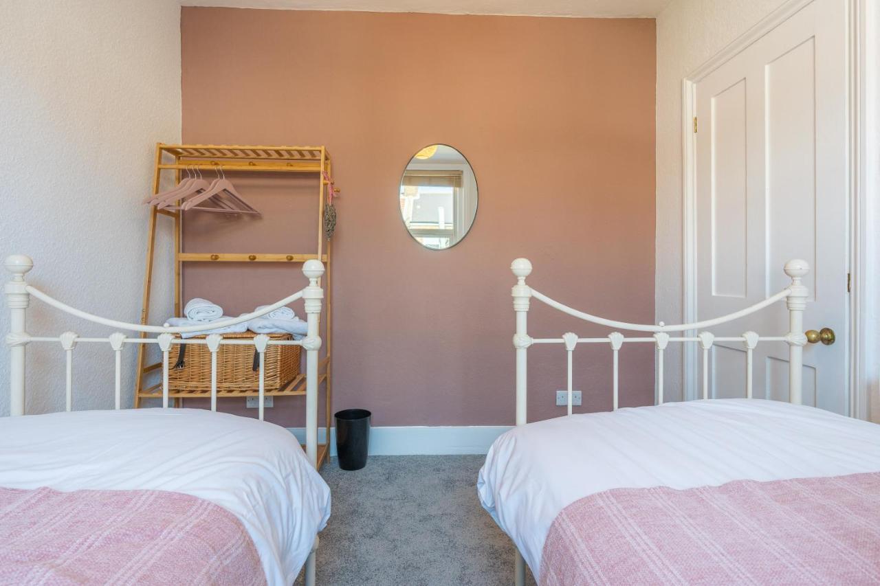 Holiday home Cosy Blue Shells - 2bedrooms - Garden - 5mins - 1min Shell Grotto *