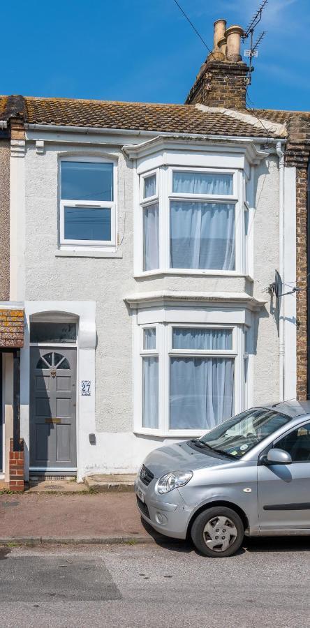 Cosy Blue Shells - 2bedrooms - Garden - 5mins - 1min Shell Grotto Holiday home *