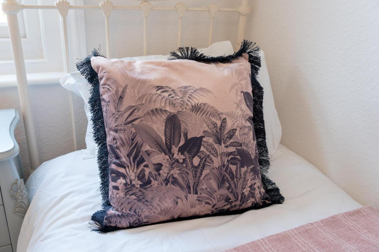 Cosy Blue Shells - 2bedrooms - Garden - 5mins - 1min Shell Grotto * Margate