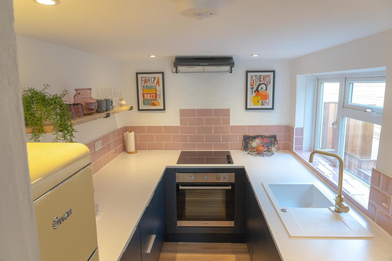 Cosy Blue Shells - 2bedrooms - Garden - 5mins - 1min Shell Grotto Holiday home