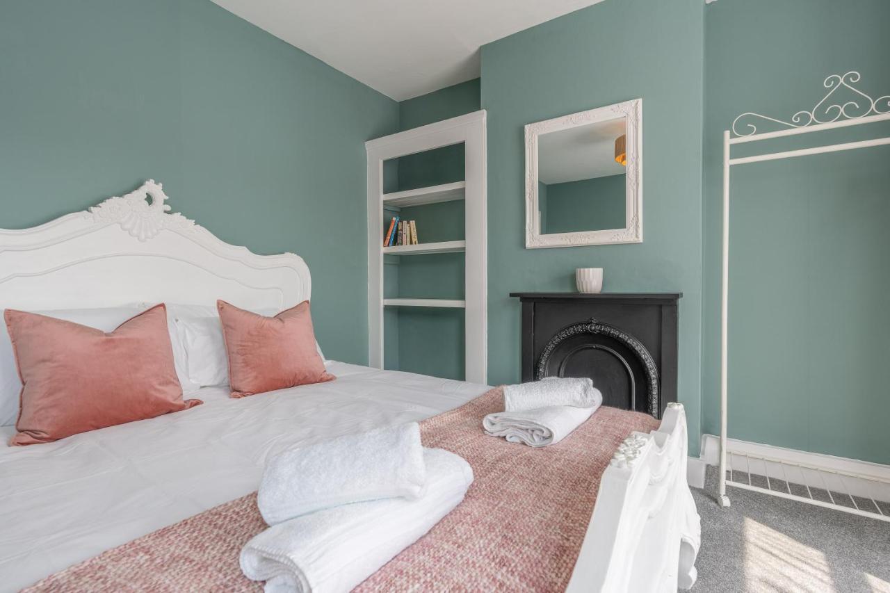 Cosy Blue Shells - 2bedrooms - Garden - 5mins - 1min Shell Grotto Holiday home *